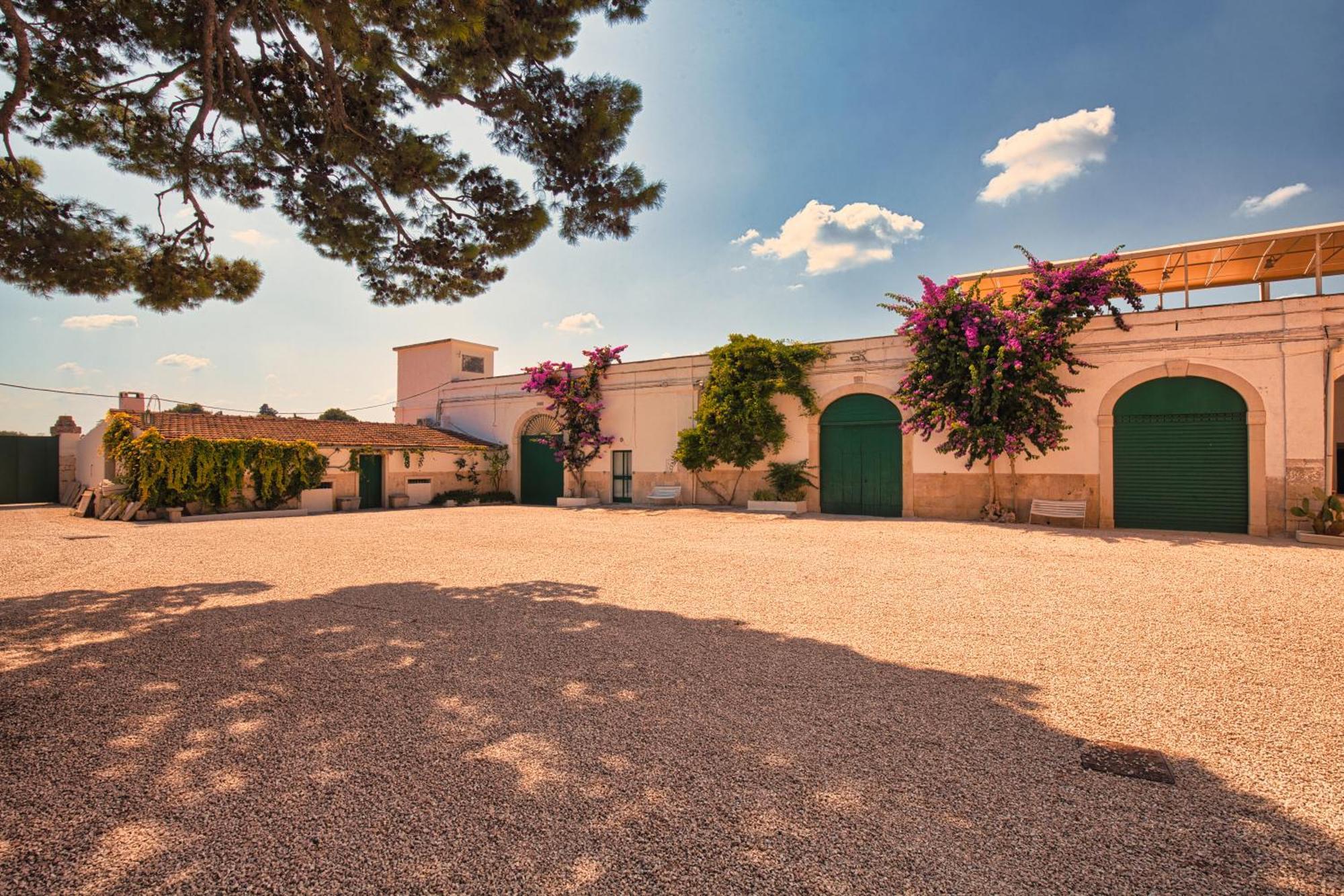 Villa Ceci Dimora Di Storie Andria Bagian luar foto