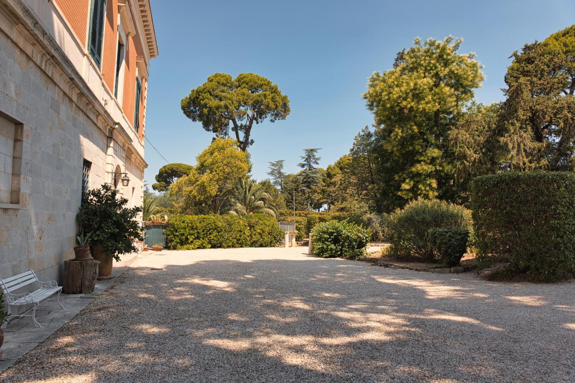 Villa Ceci Dimora Di Storie Andria Bagian luar foto